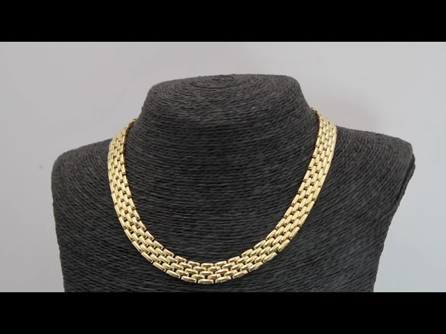 gargantillas de oro pegadas al cuello