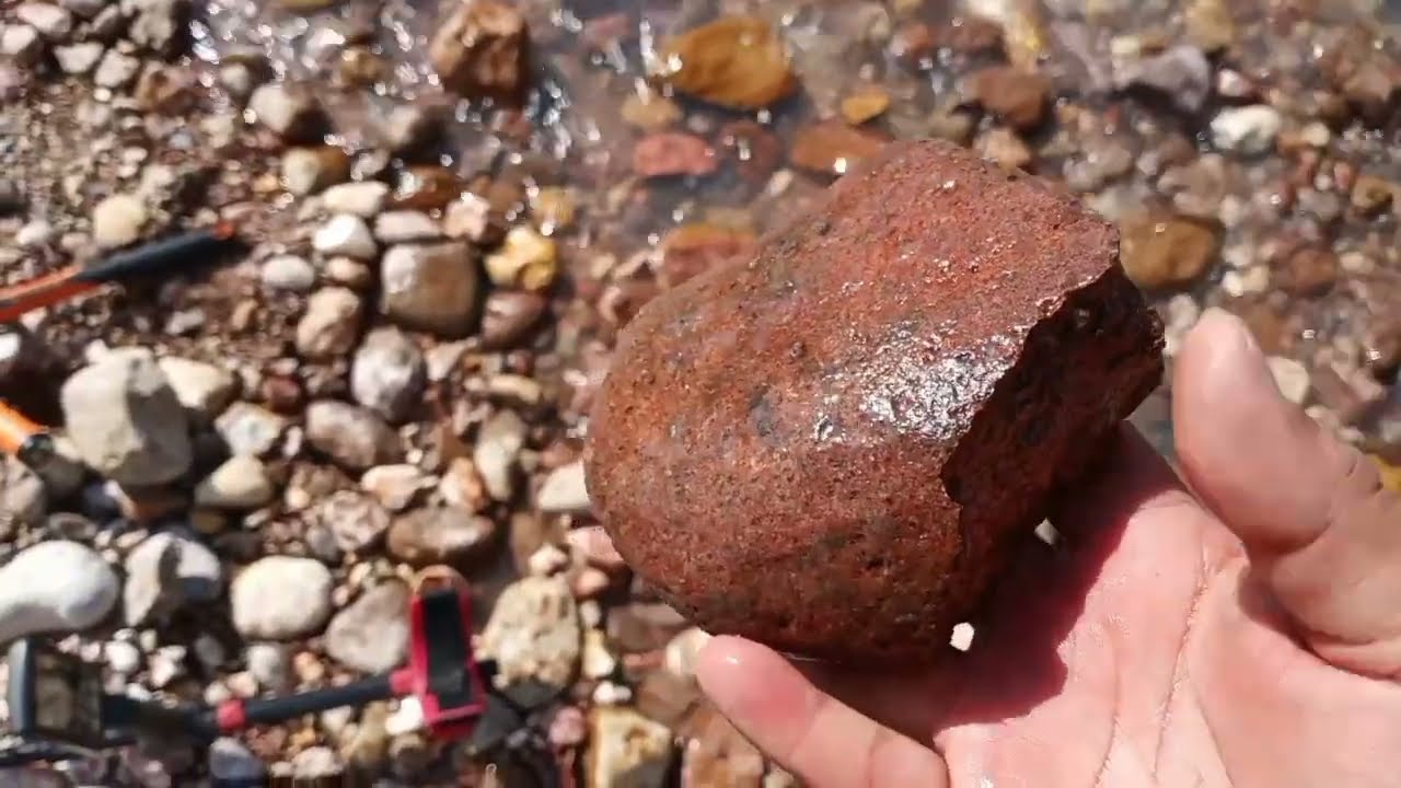pepitas de oro en el rio